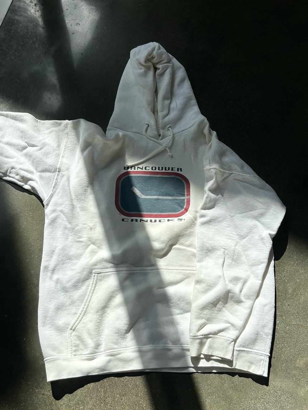 Vintage Vancouver Canucks hoodie L